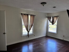 9745 Rock Creek Rd in Waco, TX - Foto de edificio - Building Photo