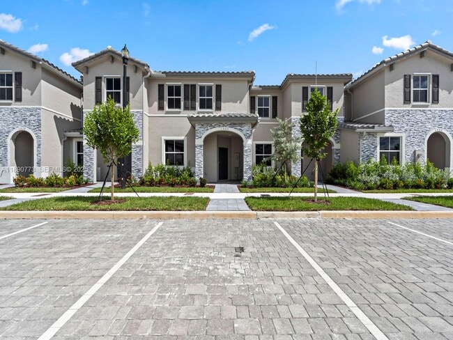 property at 1525 SE 27th Rd