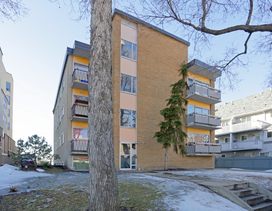 21 Units in Edmonton, AB - Building Photo