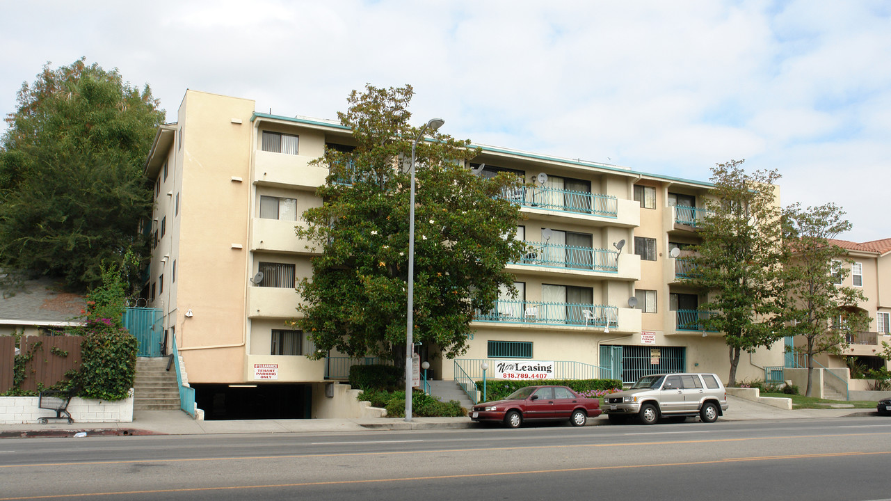 Woodman Oaks Apartments in Sherman Oaks, CA - Building Photo