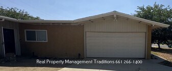 1020 W Ave J14 in Lancaster, CA - Building Photo