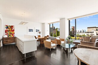 505 Greenwich St, Unit 10B in New York, NY - Building Photo - Building Photo