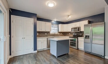 7918 Bitternut Dr in Indianapolis, IN - Building Photo - Building Photo