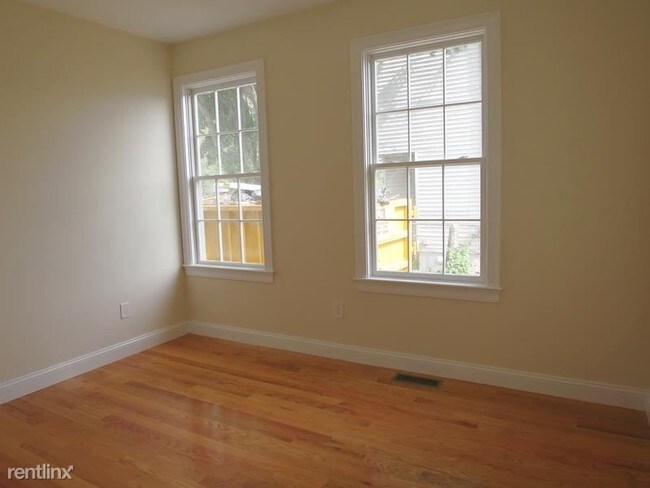 14 Flint St-Unit -Apt 1 in Somerville, MA - Building Photo - Building Photo
