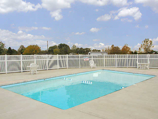 Amberwood Place Apartments in Kokomo, IN - Foto de edificio - Building Photo