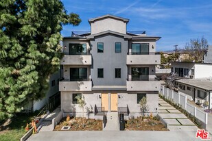 10823 Morrison St in Los Angeles, CA - Building Photo