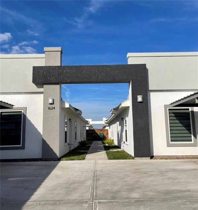 1624 W Marlin St in Pharr, TX - Building Photo