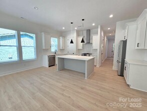 511 Bowman Rd in Charlotte, NC - Foto de edificio - Building Photo