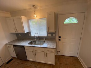 521 Greystone Rd in Charlotte, NC - Building Photo - Building Photo