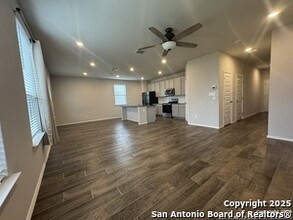 2548 Hiddenbrooke Trace in Seguin, TX - Foto de edificio - Building Photo