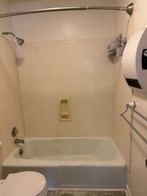 68 Webb Cove Rd, Unit D in Asheville, NC - Building Photo - Building Photo