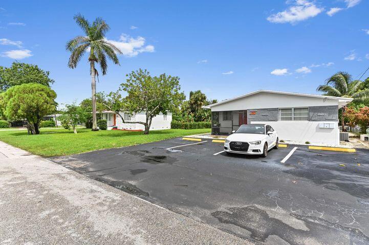 512 SW 2nd St in Hallandale Beach, FL - Building Photo