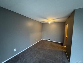 587 E Fox Hills Dr in Bloomfield Hills, MI - Building Photo - Building Photo