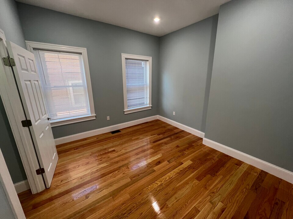 29 Alpine St, Unit 1 in Somerville, MA - Foto de edificio