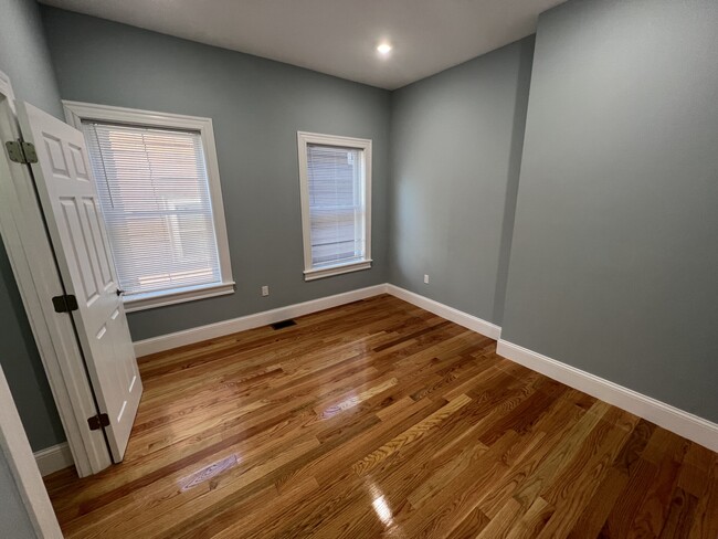 29 Alpine St, Unit 1