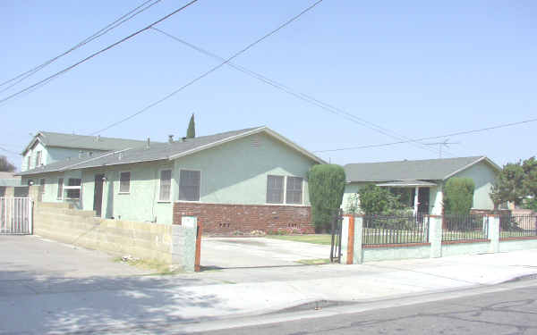 7111 Fishburn Ave in Bell, CA - Foto de edificio - Building Photo