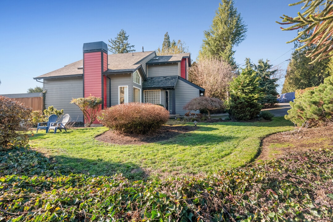 5006 SW Sweeney St in Portland, OR - Building Photo