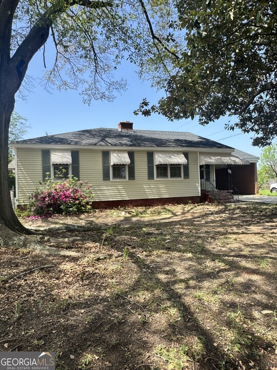 201 Meadowdale Dr in Warner Robins, GA - Building Photo