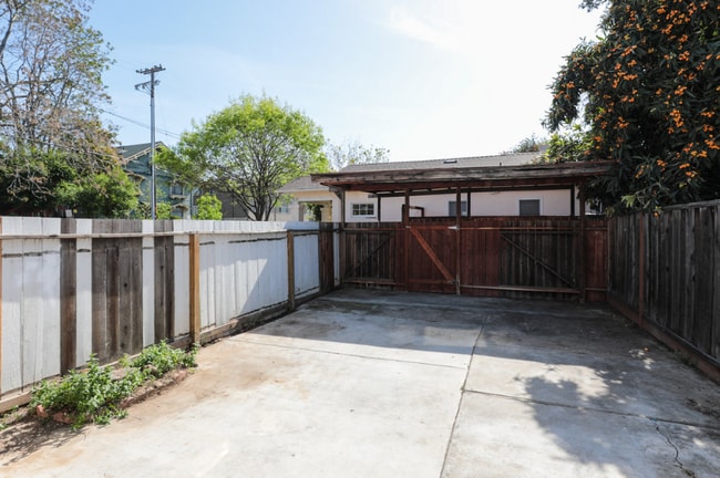 499 S 5th St in San Jose, CA - Foto de edificio - Building Photo