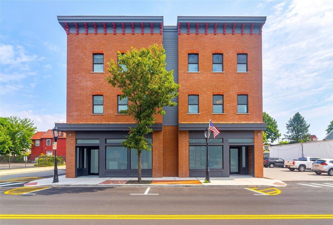 206-208 Main St in Beacon, NY - Building Photo