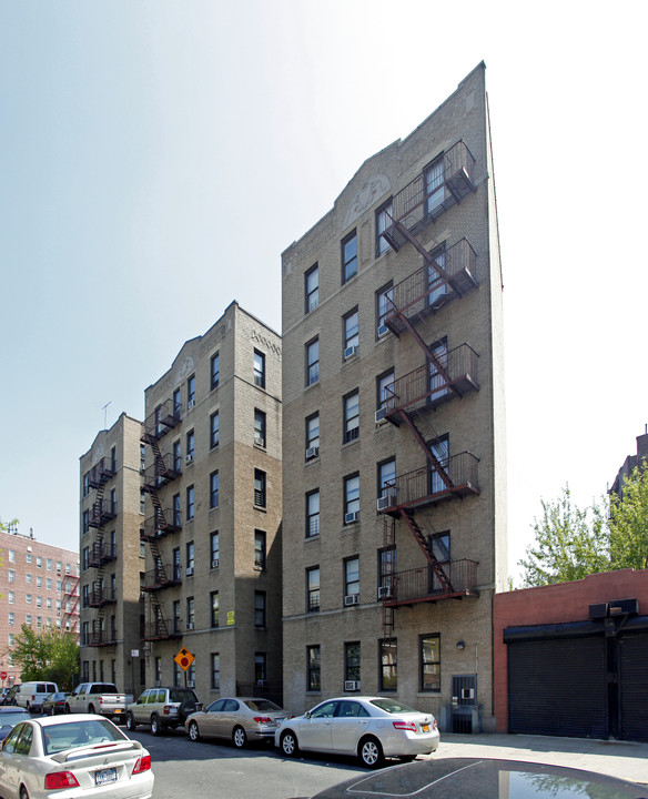 2734 Claflin Ave in Bronx, NY - Building Photo