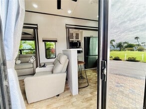 10725 S Ocean Dr in Jensen Beach, FL - Building Photo - Building Photo