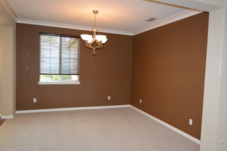 3923 W Elkhorn Ave in Visalia, CA - Building Photo - Building Photo