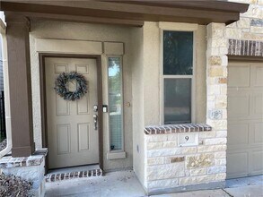 2001 Faro Dr in Austin, TX - Building Photo - Building Photo