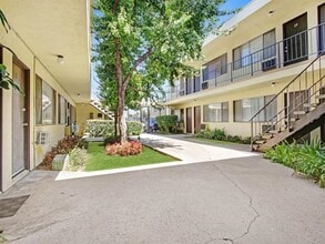 7044 Alabama in Canoga Park, CA - Building Photo - Building Photo