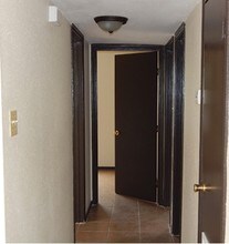 3202 Chacota in Laredo, TX - Foto de edificio - Interior Photo