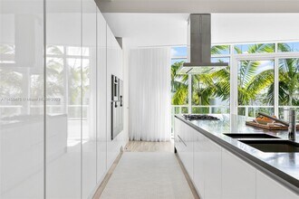4701 Meridian Ave-Unit -212 in Miami Beach, FL - Foto de edificio - Building Photo