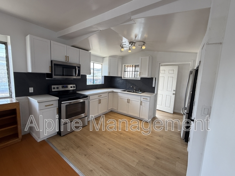 806 52nd Ave in Oakland, CA - Building Photo