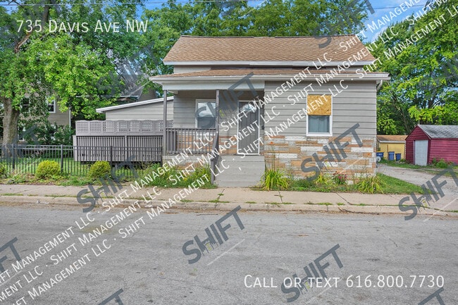 property at 735 Davis Ave NW