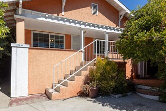 719 N Coronado St in Los Angeles, CA - Building Photo - Building Photo