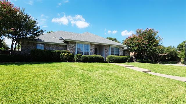1900 Robin Meadow Dr in Carrollton, TX - Building Photo - Building Photo