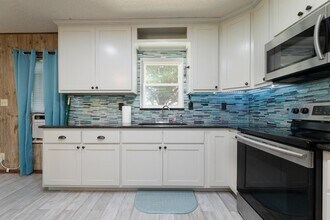 865 Verdi Rd in Pleasanton, TX - Building Photo - Building Photo