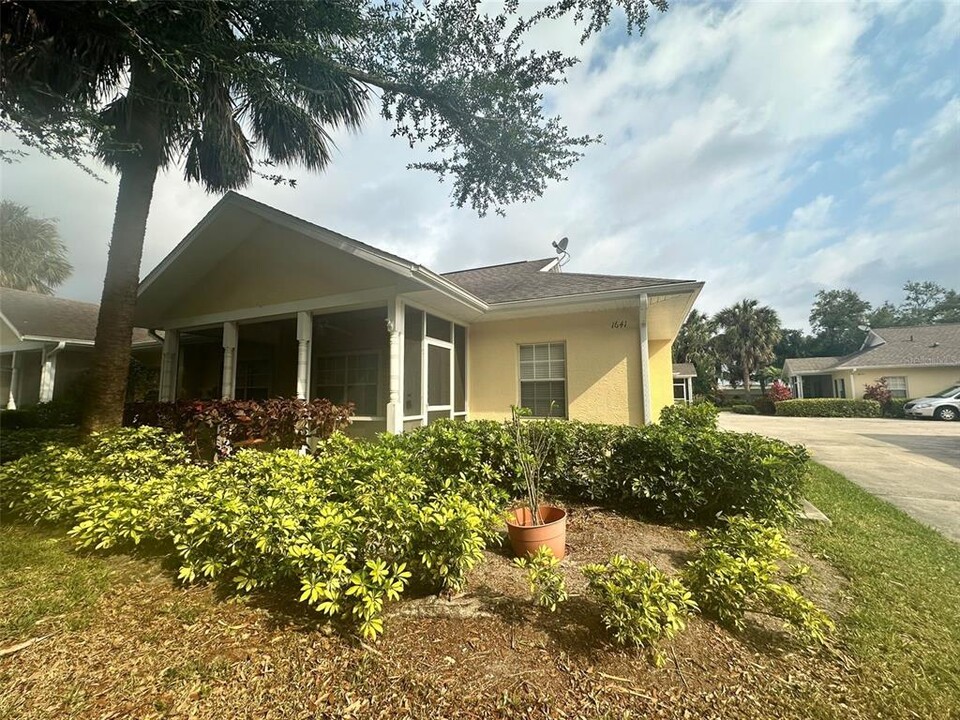 1641 Red Oak Ln in Port Charlotte, FL - Building Photo