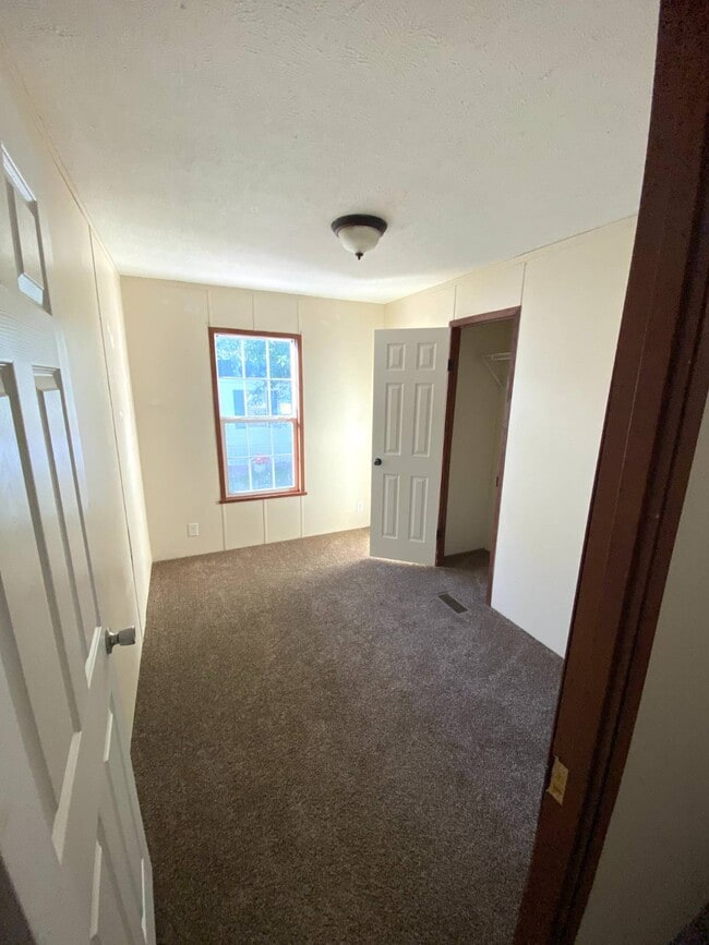 1907 Borman Ct in Milford, MI - Building Photo - Building Photo