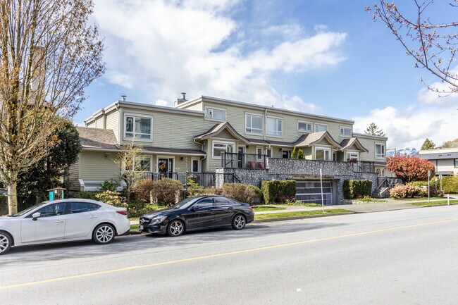 1743 Chesterfield Av in North Vancouver, BC - Building Photo - Building Photo