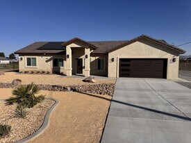 10367 9th Ave in Hesperia, CA - Building Photo