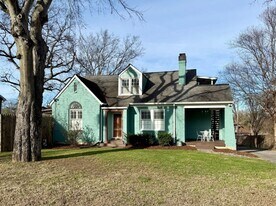 1002 Sutton Hill Rd in Nashville, TN - Building Photo