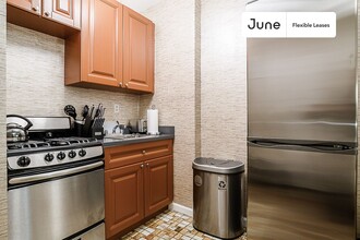 439 W 48th St in New York, NY - Building Photo - Building Photo