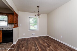 8003 Canna Dr in Louisville, KY - Building Photo - Building Photo