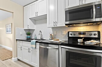 2270 NE 68th St in Fort Lauderdale, FL - Building Photo - Building Photo