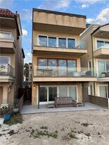 87 Surfside Ave. in Seal Beach, CA - Building Photo