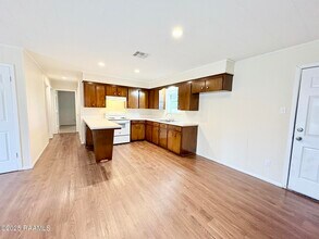 120 Lindsey Cir in Carencro, LA - Building Photo - Building Photo