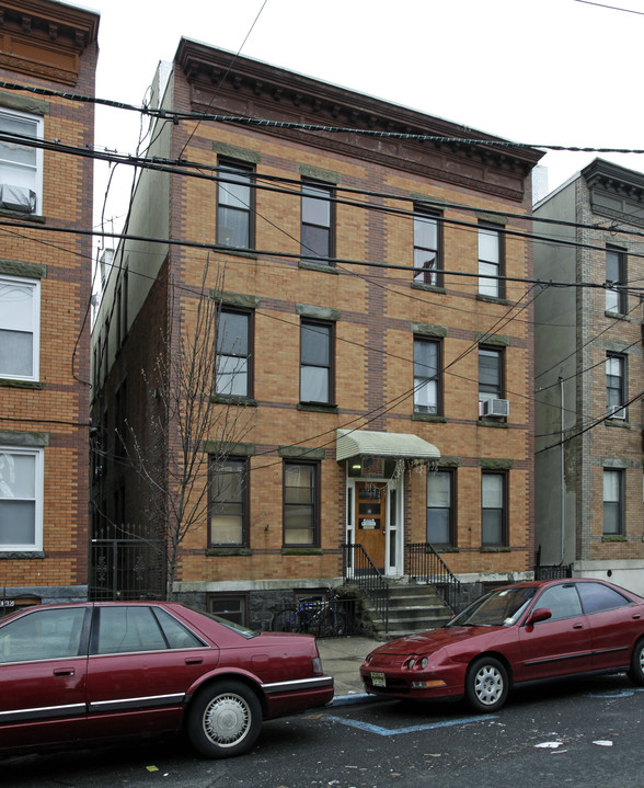 409 58th St in West New York, NJ - Building Photo