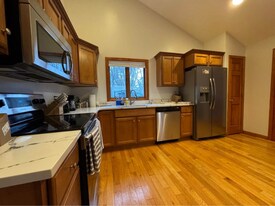 18 Old Hollis Rd in Biddeford, ME - Building Photo