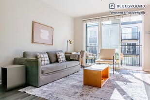 5684 Bay St, Unit FL6-ID1987 in Emeryville, CA - Building Photo