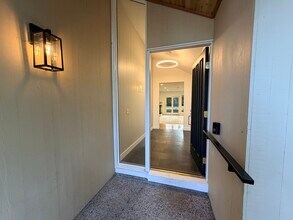 1620 Ash St in Lake Oswego, OR - Building Photo - Building Photo